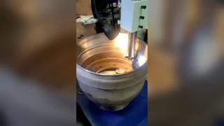 Werkseitig gelieferte Bremstrommelbohrmaschine