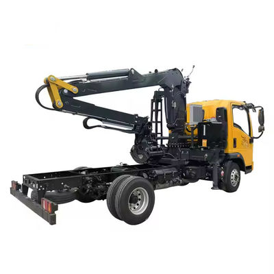 XDEM Hydraulische Holzgreifmaschine LKW für effiziente Holzbearbeitung montiert