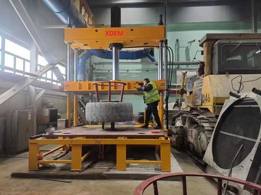 XDEM 260T Hydraulische Reifenpresse für Bergbau OTR Reifen Bergbaufahrzeuge Reifen 23.5R25 29.5R25 35/65R35 45/68R45